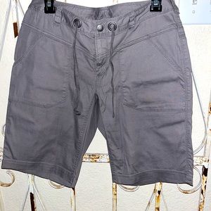 The North Face Women’s lightweight size 6 shorts